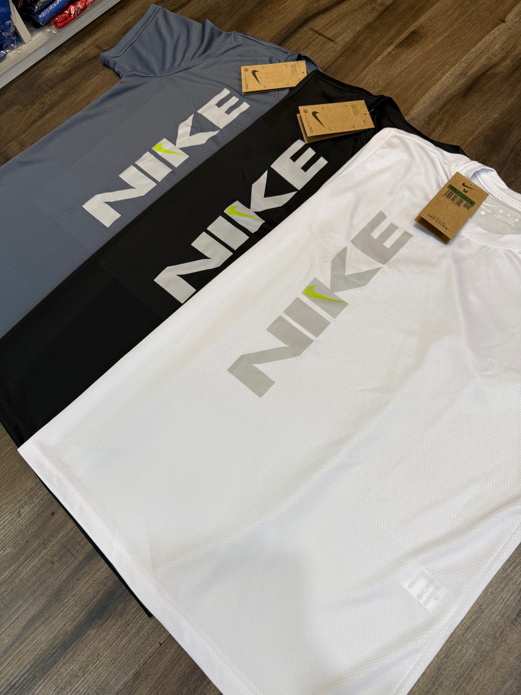 Kit com 3 camisetas dri-fit Nike