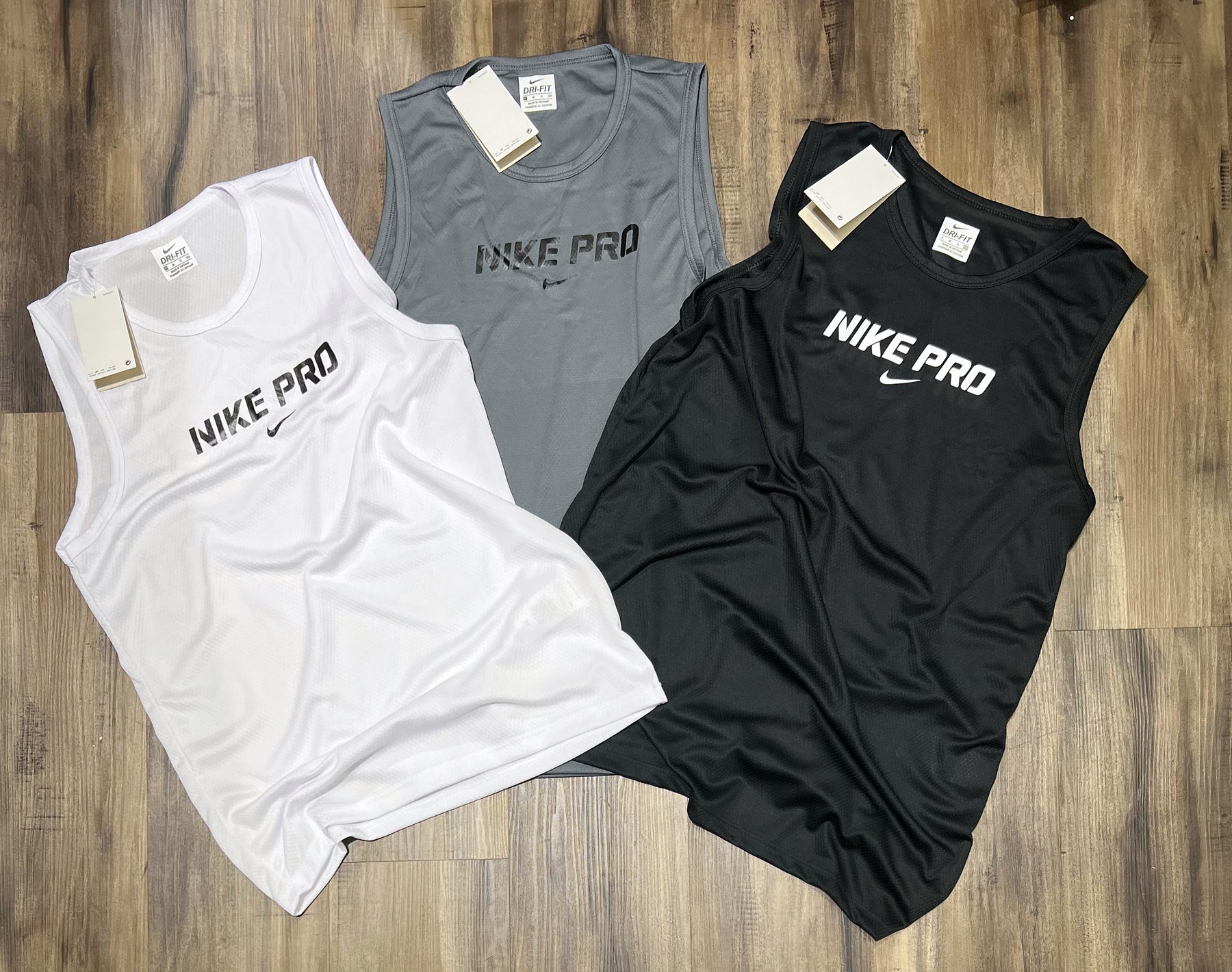 Kit com 3 regatas Nike dri-fit