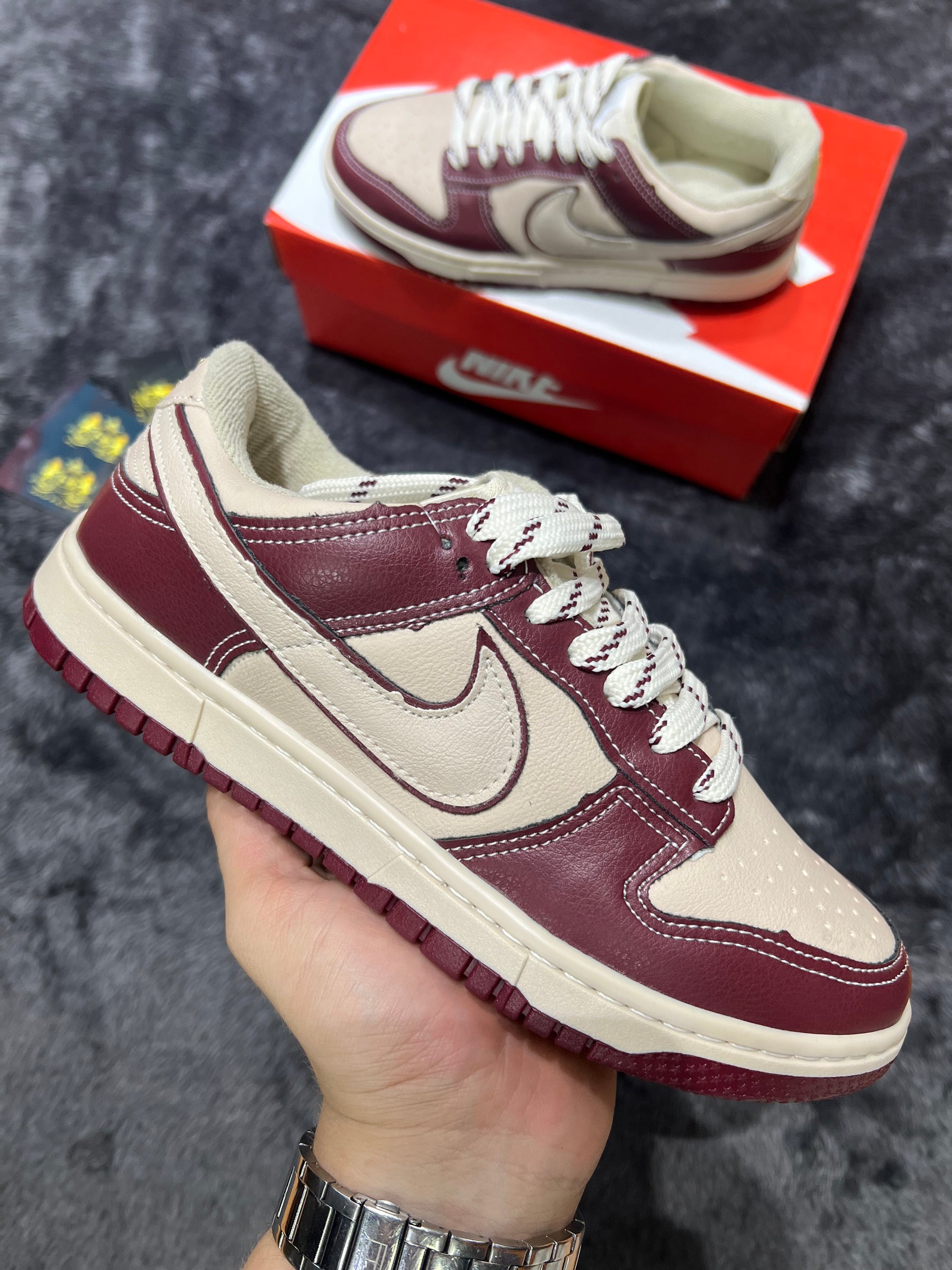 Dunk Low cor bordo lançamento