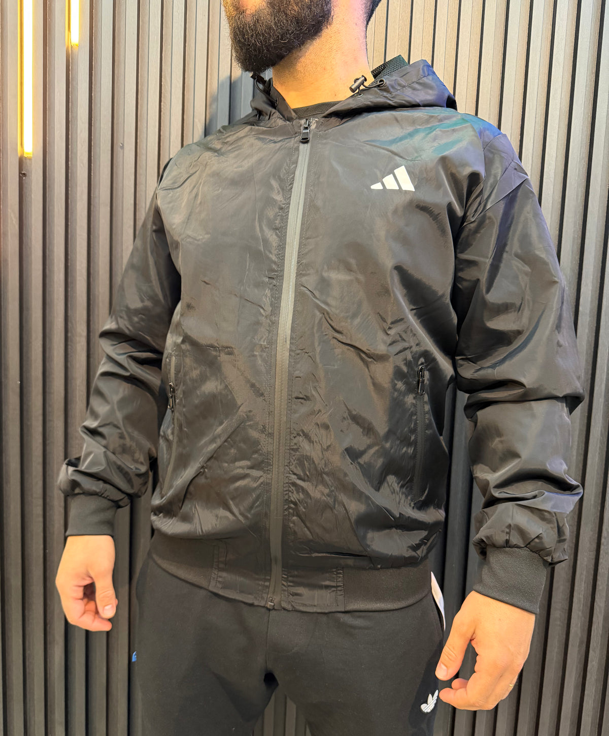 Jaqueta Adidas - Corta Vento impermeável forrado