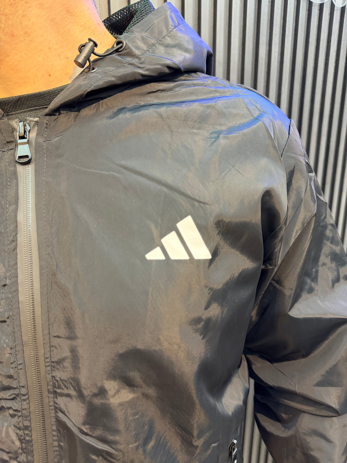 Jaqueta Adidas - Corta Vento impermeável forrado