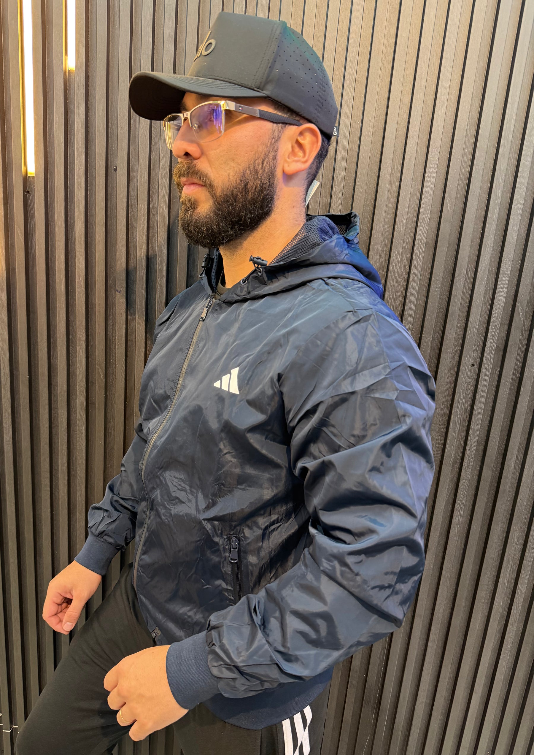 Jaqueta Adidas - Corta Vento impermeável forrado