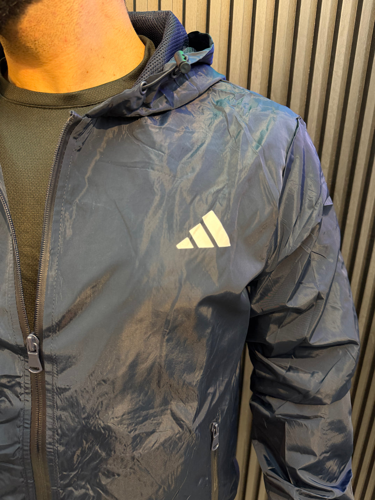 Jaqueta Adidas - Corta Vento impermeável forrado