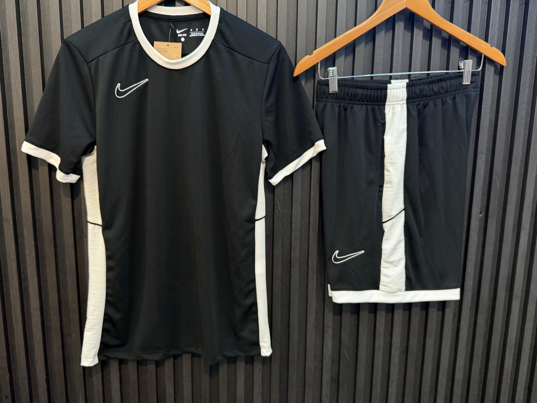 Conjunto Drifit: Camiseta + Shorts - Nike Academy 2026