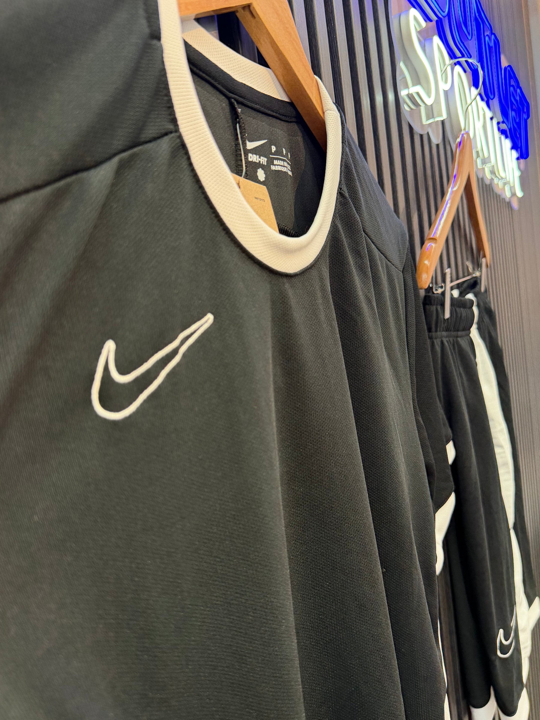 Conjunto Drifit: Camiseta + Shorts - Nike Academy 2026