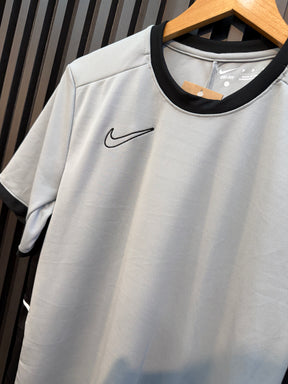 Conjunto Drifit: Camiseta + Shorts - Nike Academy 2026