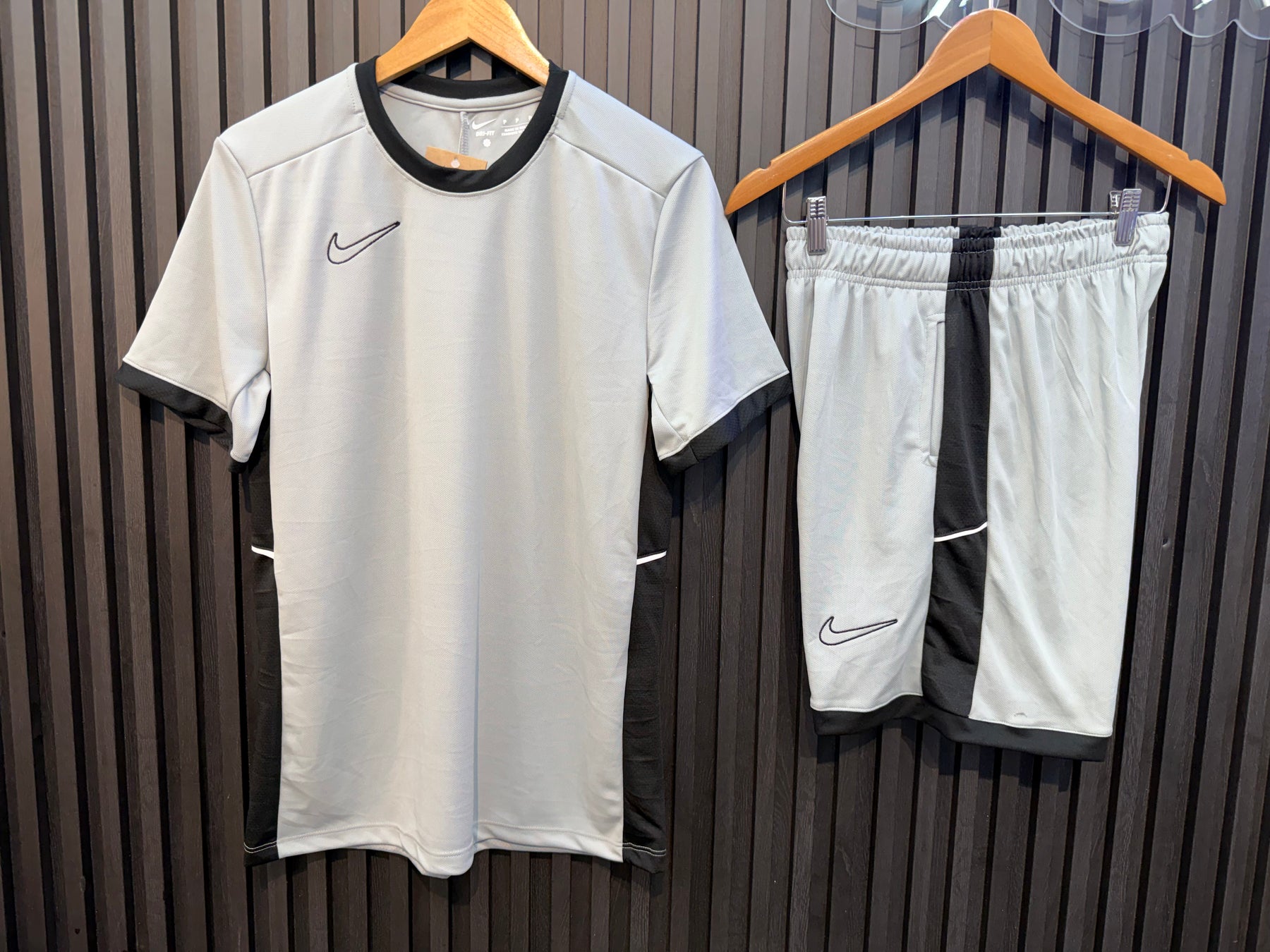 Conjunto Drifit: Camiseta + Shorts - Nike Academy 2026