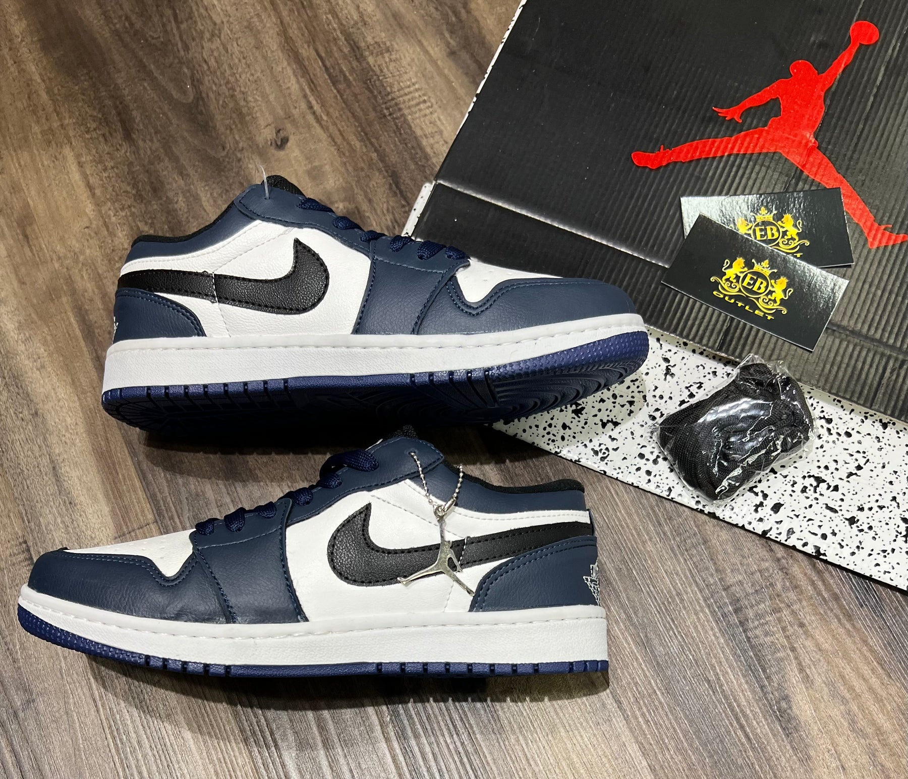 Jordan 1 Low  Preto Lançamento + relógio de Brinde