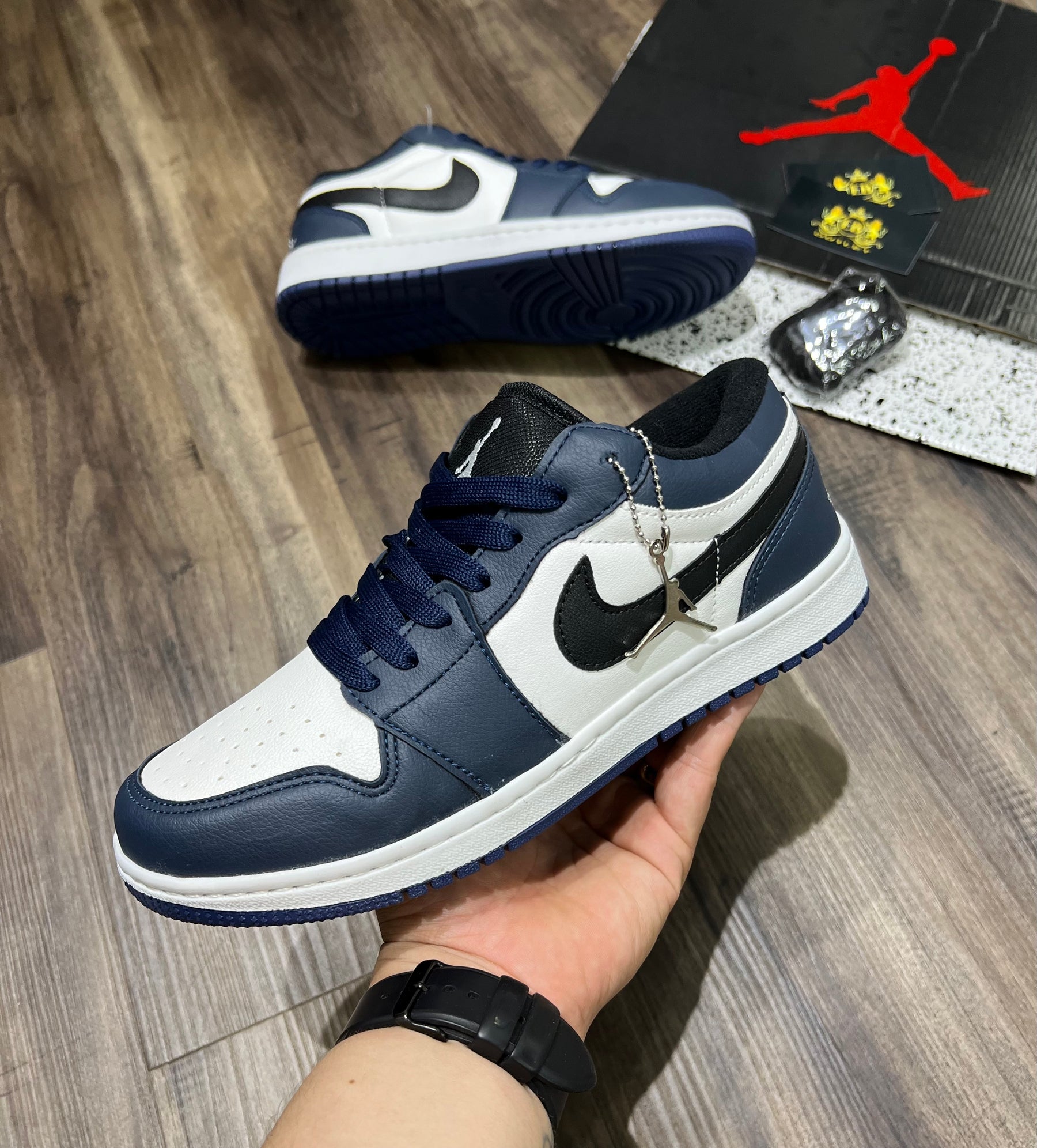 Jordan 1 Low  Preto Lançamento + relógio de Brinde