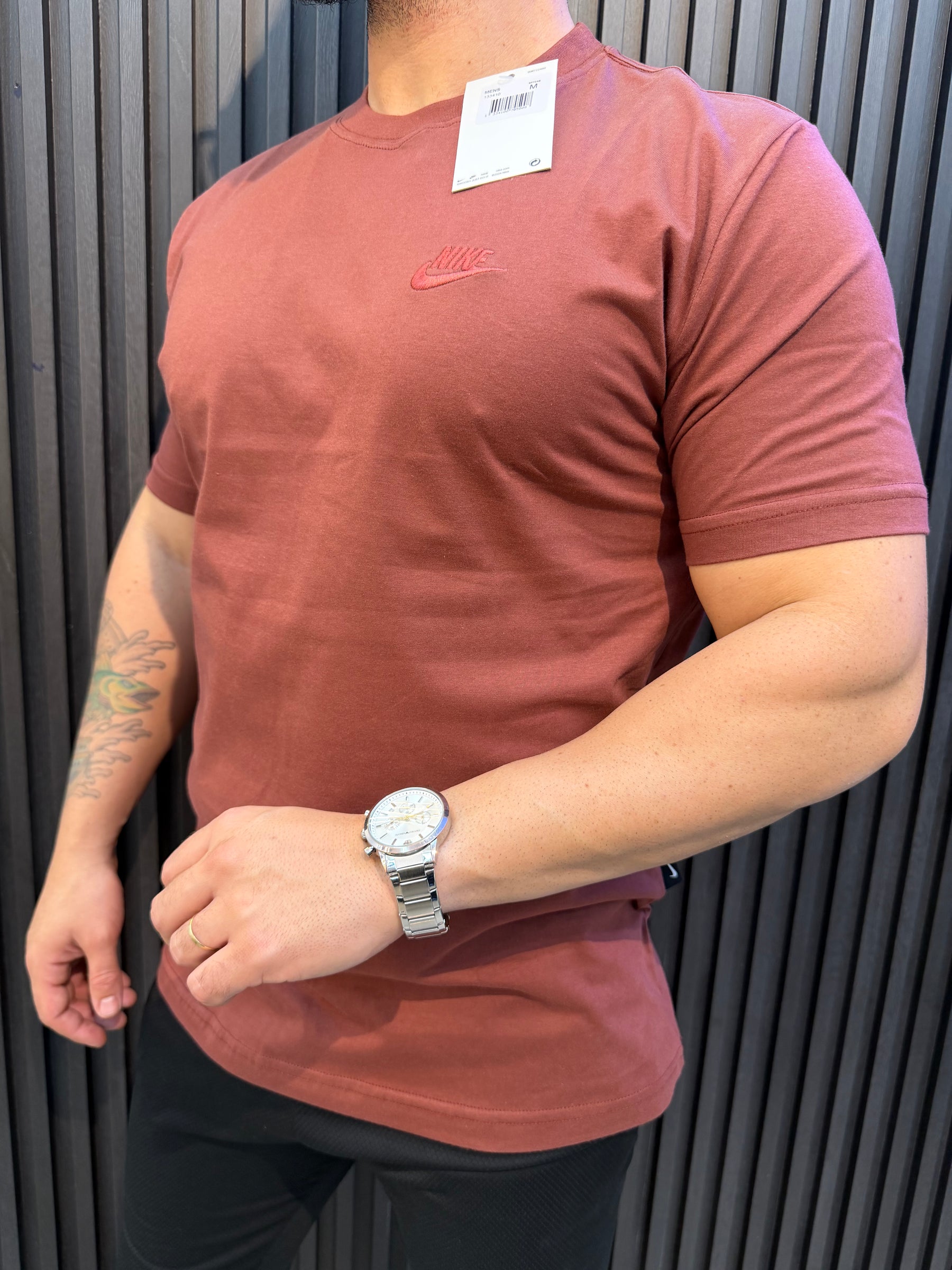 Camiseta Nike Sportswear Club - Malha 30.1