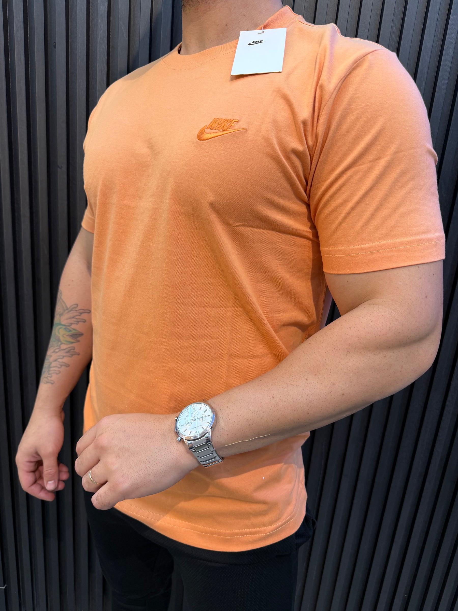 Camiseta Nike Sportswear Club - Malha 30.1