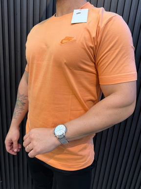 Camiseta Nike Sportswear Club - Malha 30.1