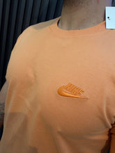 Camiseta Nike Sportswear Club - Malha 30.1