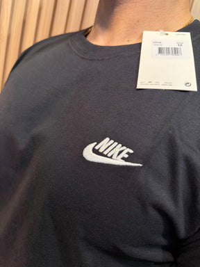 Camiseta Nike Sportswear Club - Malha 30.1