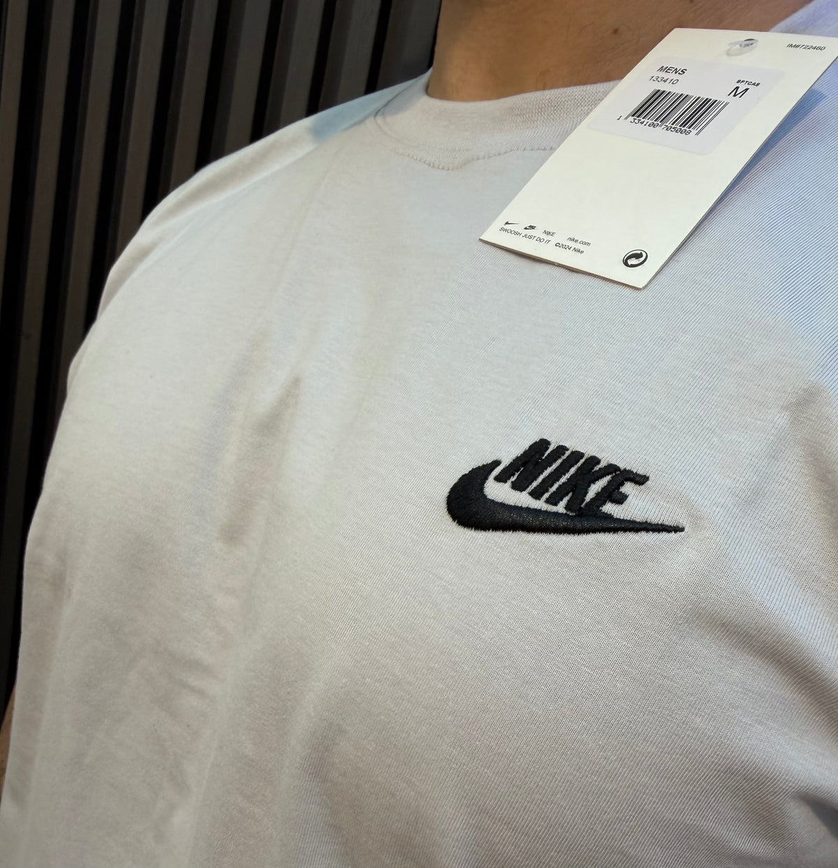 Camiseta Nike Sportswear Club - Malha 30.1