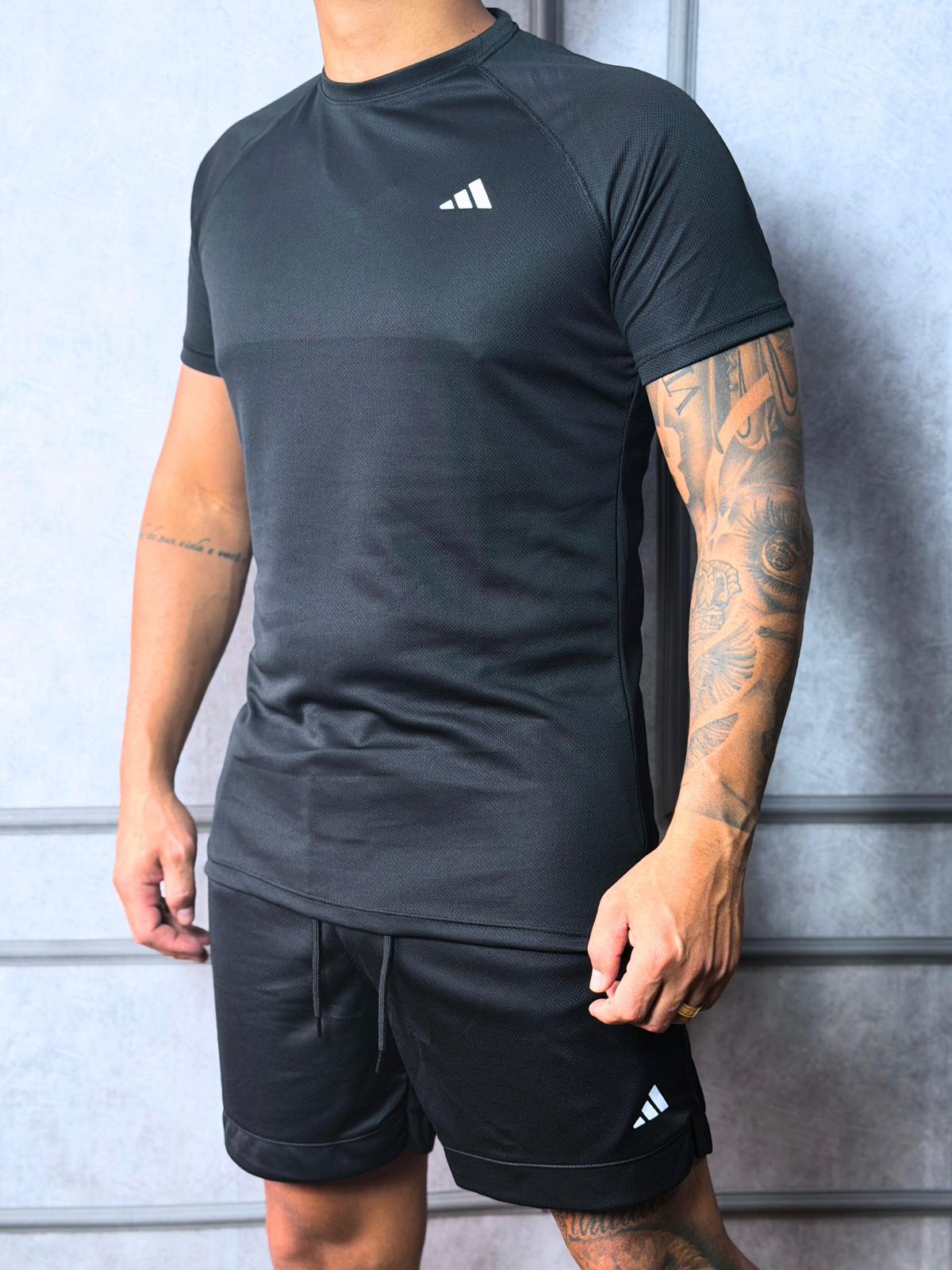 Conjunto Dri-fit Masculino Adidas Classico - Camiseta e Shorts Esportivo