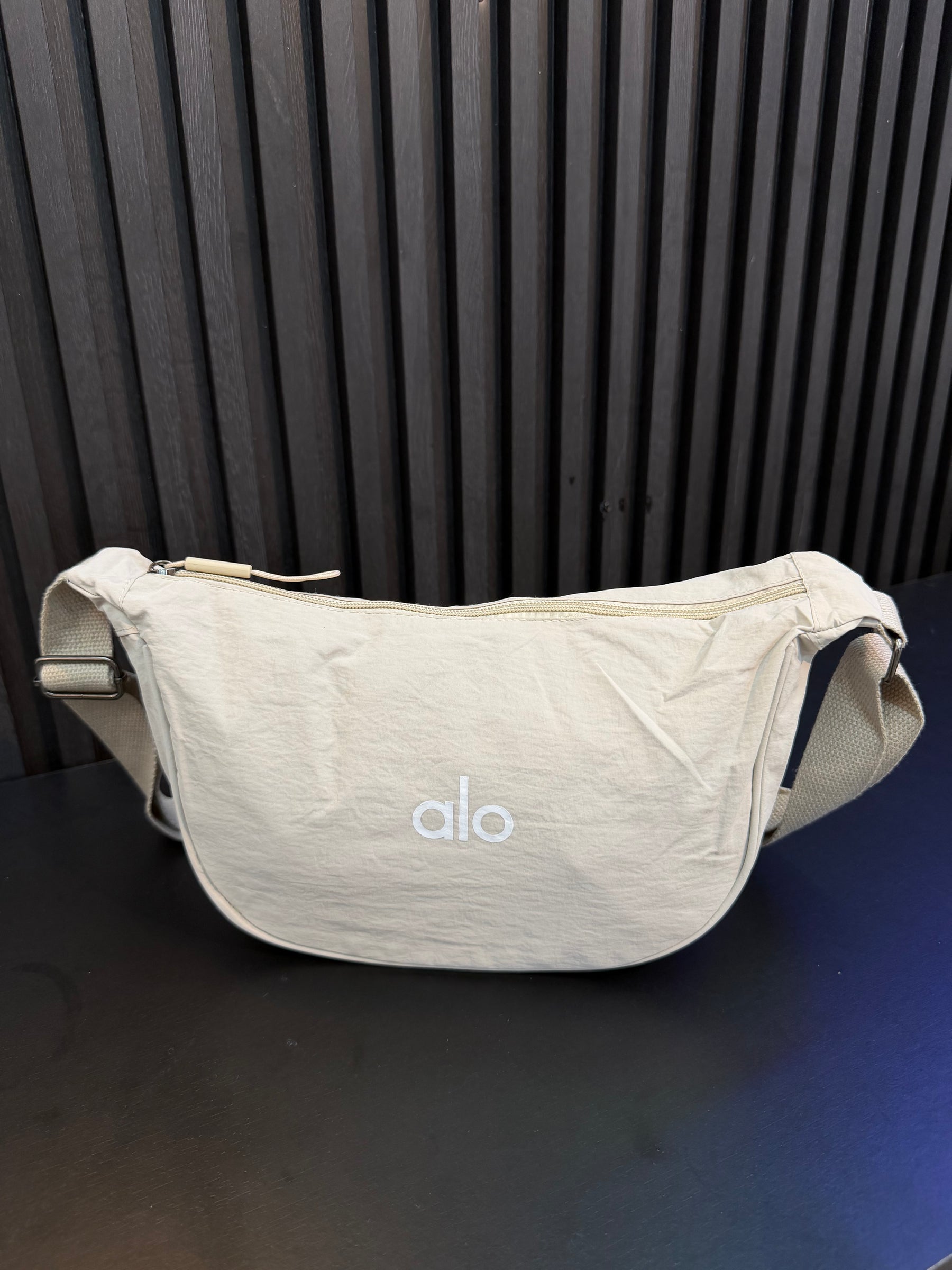 Bolsa Transversal Alo Crescente - Creme